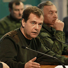 Дмитрий Медведев пообещал повысить зарплату военным втрое
